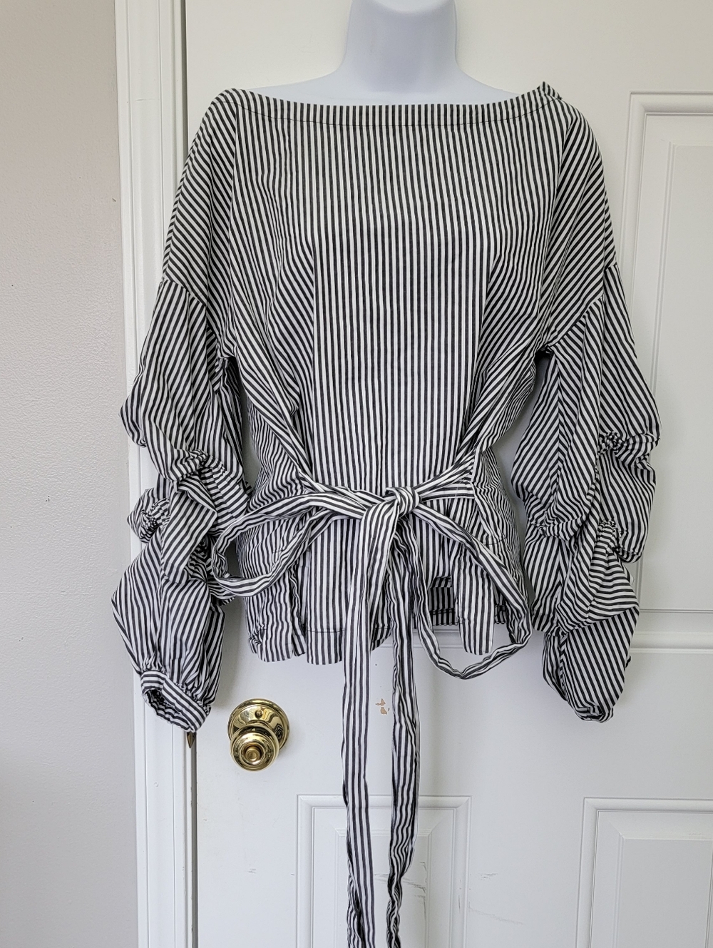MAX Jeans Gray White Striped Boat Neck Tiered Balloon Sleeve Blouse Tie  Waist M